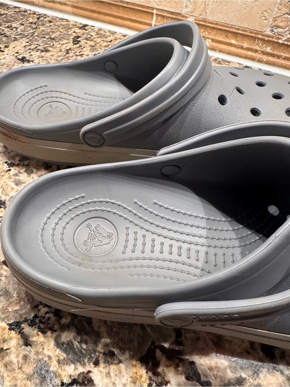CROCS Men’s 8 Women’s 11 Gray Clogs with Blue Accent - Picture 3 of 7